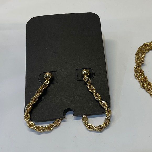 Avon Double Twisted Gold-Tone Bracelet & Earrings Set – 1980s - Picture 2 of 9